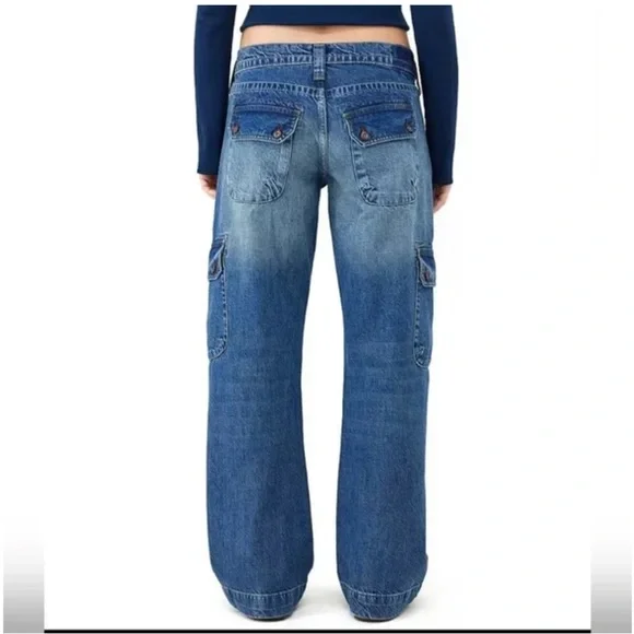 Urban Outfitters BDG Kayla Low-Rise Baggy Cargo Jeans - Picture 2 of 9